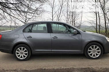 Хэтчбек Volkswagen Jetta 2005 в 
