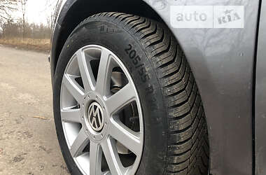 Хэтчбек Volkswagen Jetta 2005 в 