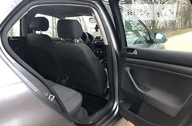 Хэтчбек Volkswagen Jetta 2005 в 