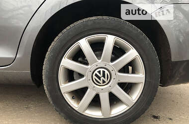 Хэтчбек Volkswagen Jetta 2005 в 