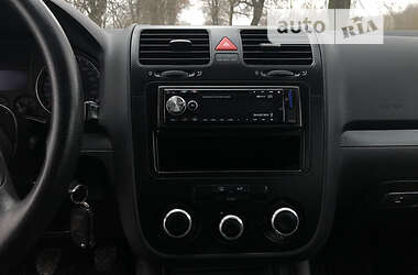 Хэтчбек Volkswagen Jetta 2005 в 