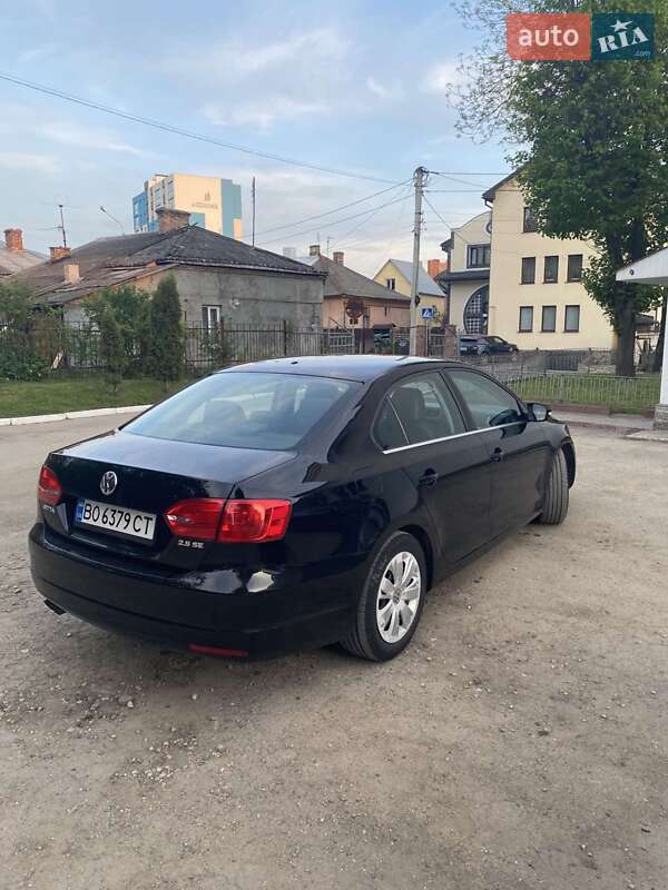 Седан Volkswagen Jetta 2013 в Львові
