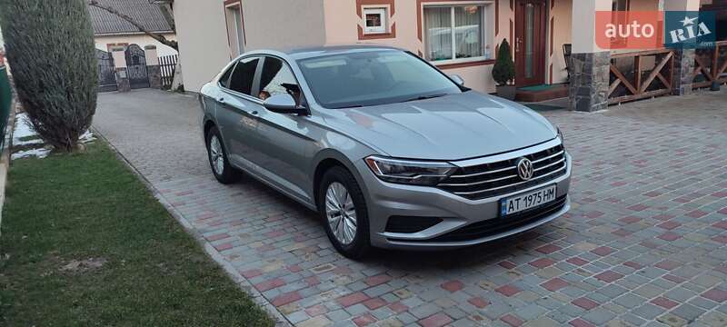 Седан Volkswagen Jetta 2019 в Калуше