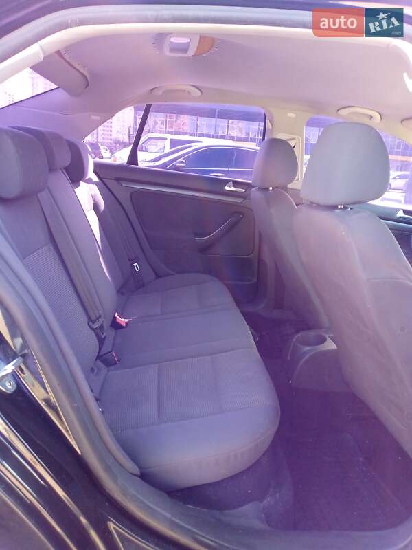 Седан Volkswagen Jetta 2006 в Києві