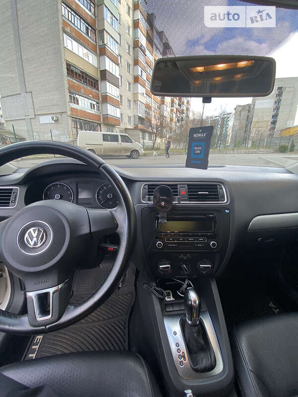 Седан Volkswagen Jetta 2012 в Чернигове