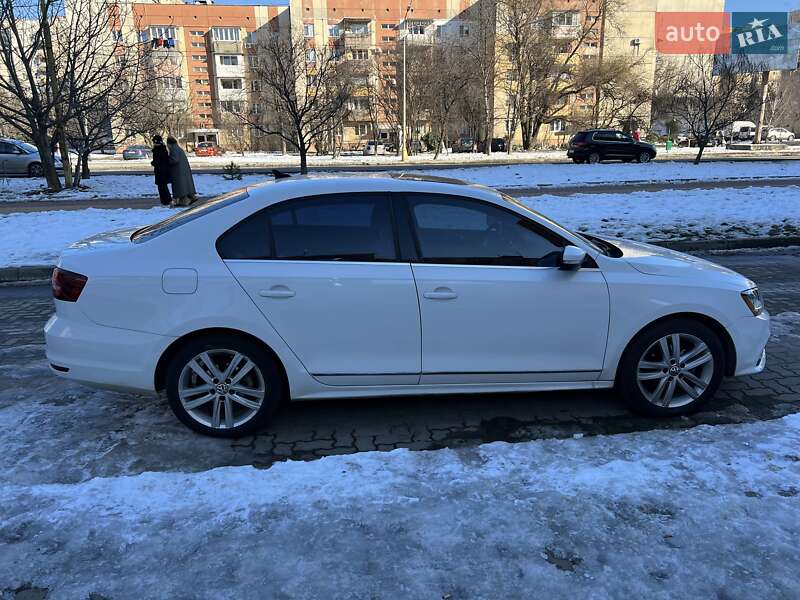 Седан Volkswagen Jetta 2016 в Ужгороді