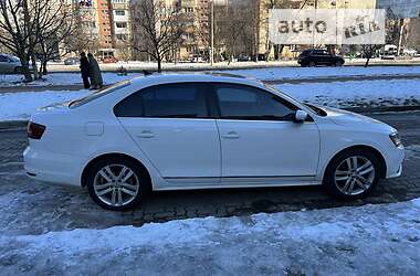 Седан Volkswagen Jetta 2016 в Ужгороде