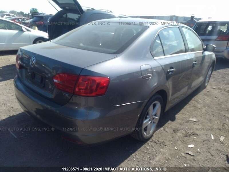 Седан Volkswagen Jetta 2014 в Львове