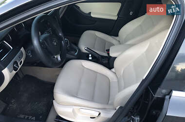 Седан Volkswagen Jetta 2012 в Львове