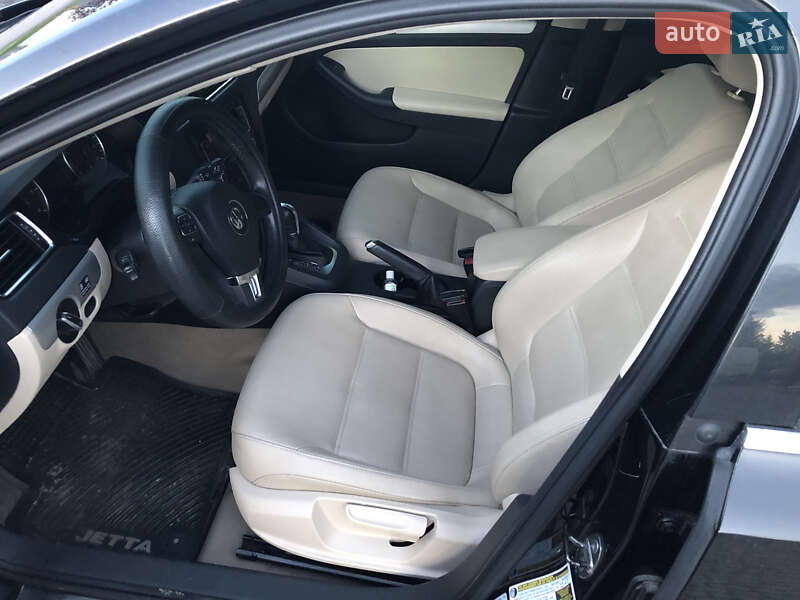 Седан Volkswagen Jetta 2012 в Львове