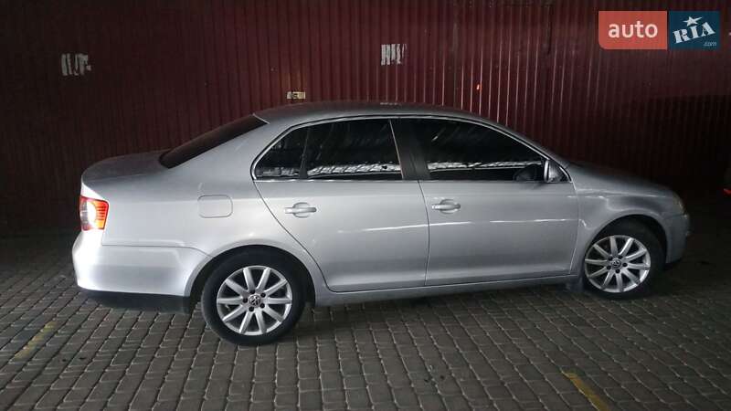 Седан Volkswagen Jetta 2009 в Умані