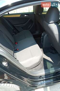 Седан Volkswagen Jetta 2013 в 
