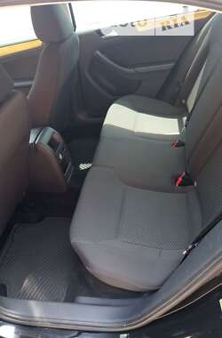 Седан Volkswagen Jetta 2013 в 