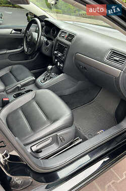 Седан Volkswagen Jetta 2012 в 