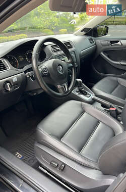 Седан Volkswagen Jetta 2012 в 