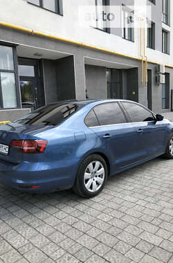 Седан Volkswagen Jetta 2016 в 