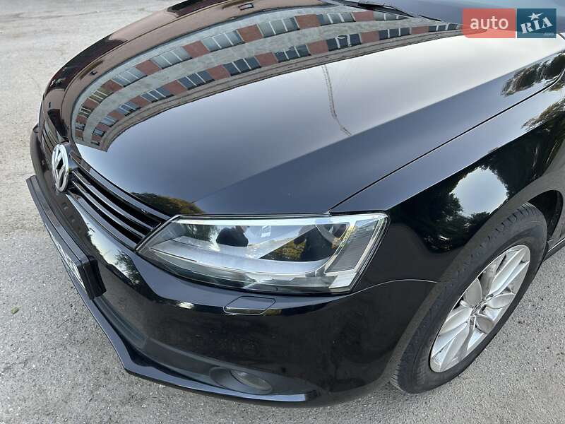 Седан Volkswagen Jetta 2013 в Хмельницькому