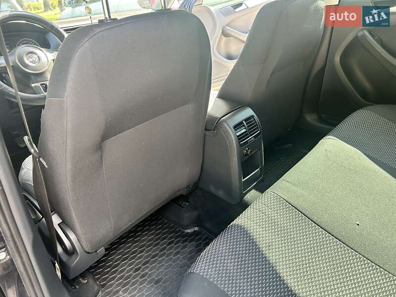 Седан Volkswagen Jetta 2013 в Хмельницькому