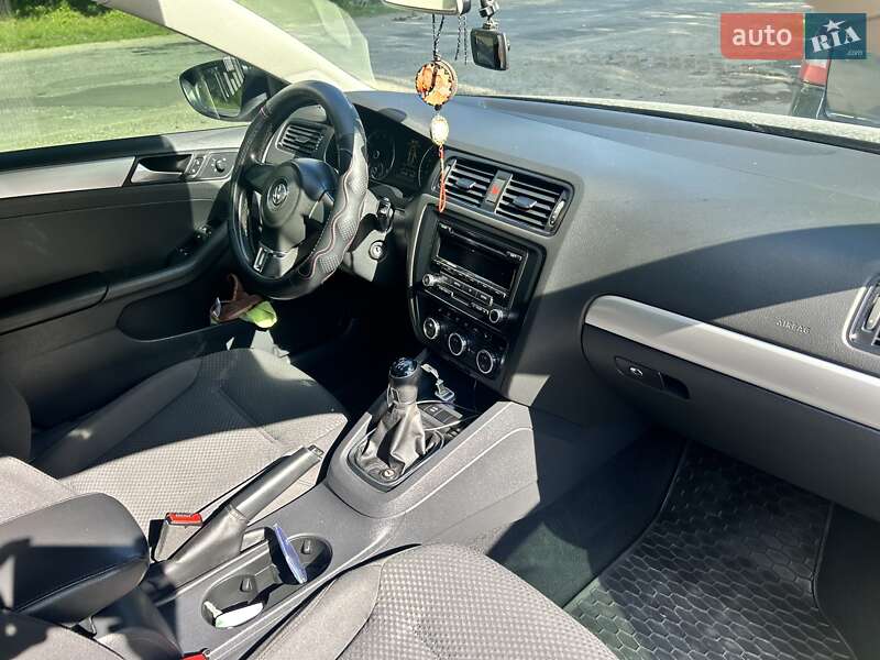 Седан Volkswagen Jetta 2013 в Хмельницькому