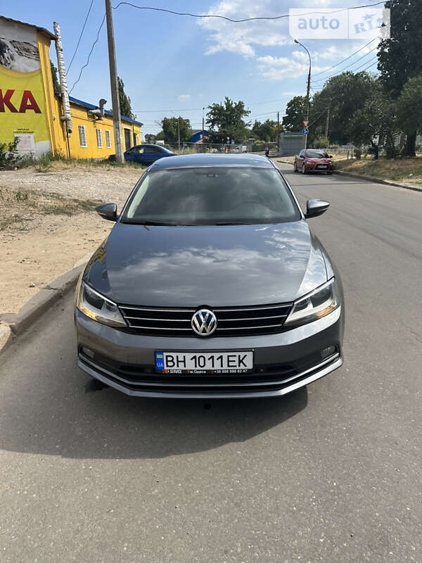 Седан Volkswagen Jetta 2016 в Николаеве