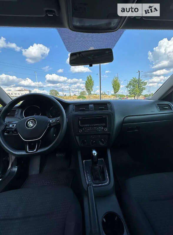 Седан Volkswagen Jetta 2015 в Ивано-Франковске