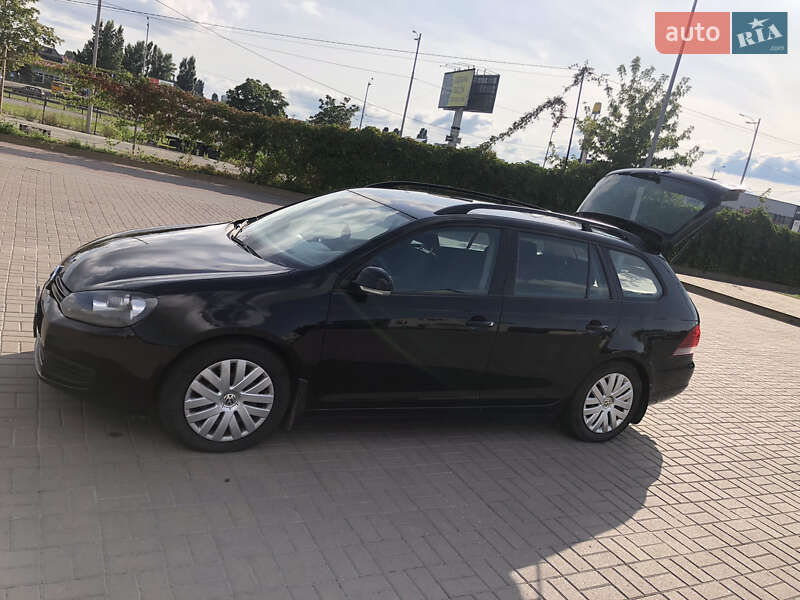 Універсал Volkswagen Jetta 2011 в Києві