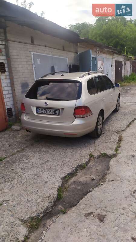 Універсал Volkswagen Jetta 2011 в Дніпрі
