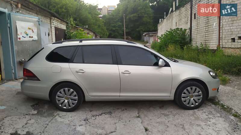 Універсал Volkswagen Jetta 2011 в Дніпрі
