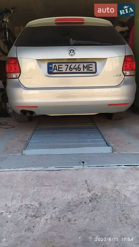 Універсал Volkswagen Jetta 2011 в Дніпрі