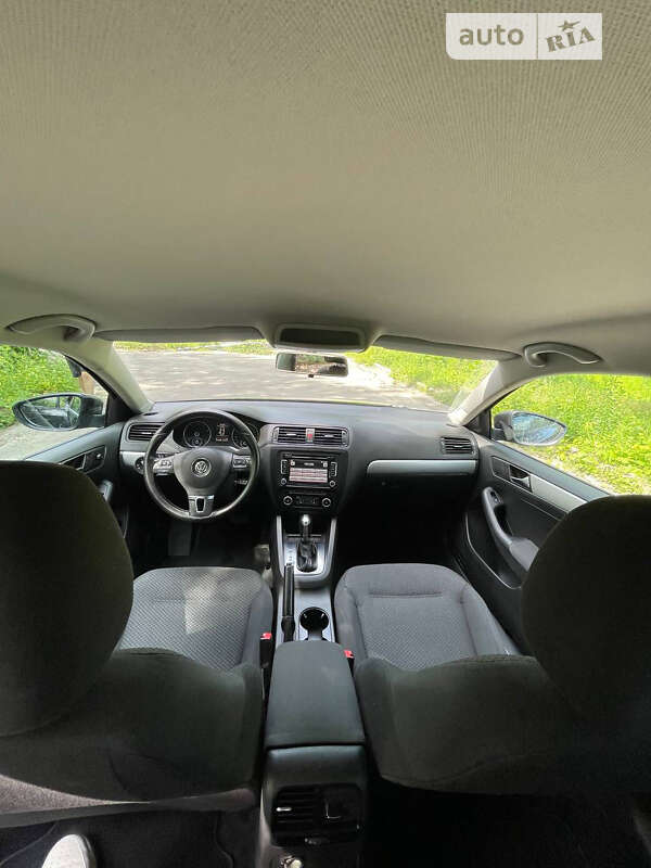 Седан Volkswagen Jetta 2012 в Луцьку