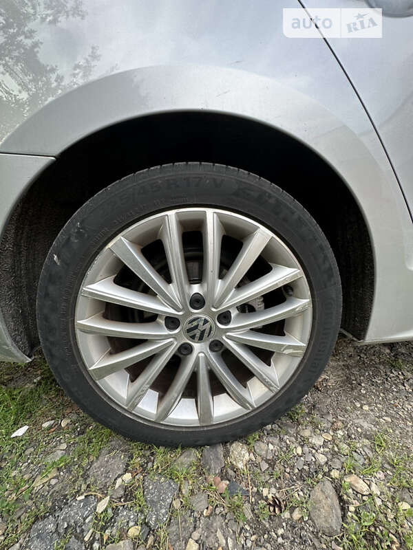 Седан Volkswagen Jetta 2013 в Львове