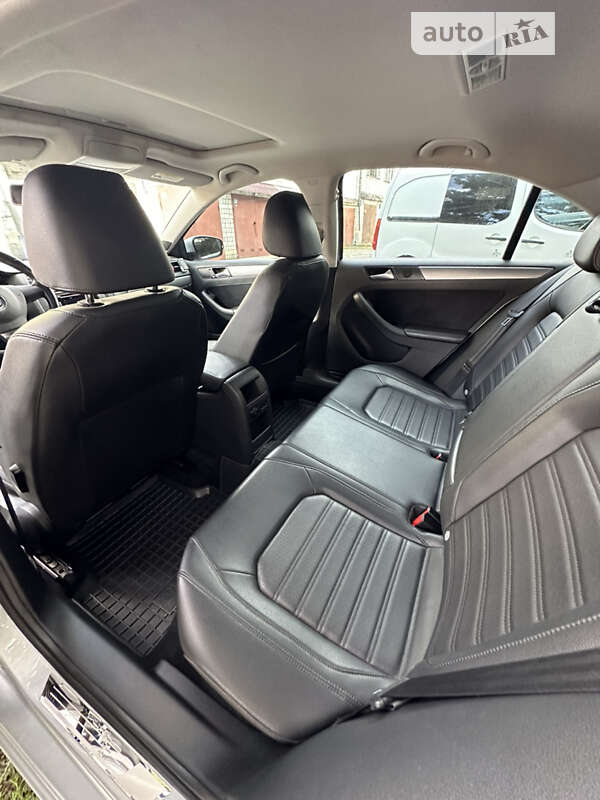 Седан Volkswagen Jetta 2013 в Львове