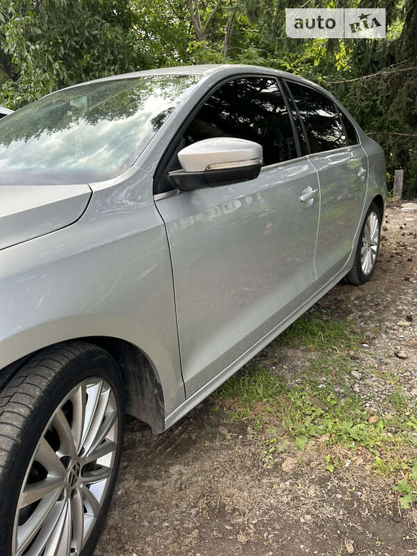 Седан Volkswagen Jetta 2013 в Львове