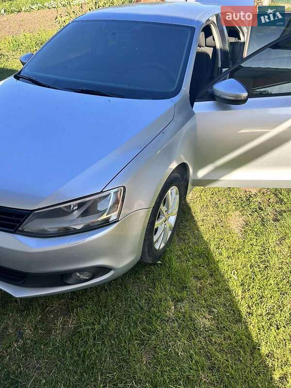 Седан Volkswagen Jetta 2013 в Снятині