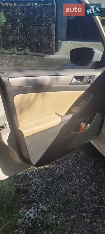 Седан Volkswagen Jetta 2012 в Вараше