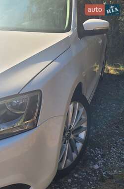 Седан Volkswagen Jetta 2012 в Вараше