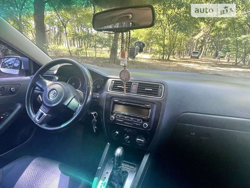 Седан Volkswagen Jetta 2013 в Днепре