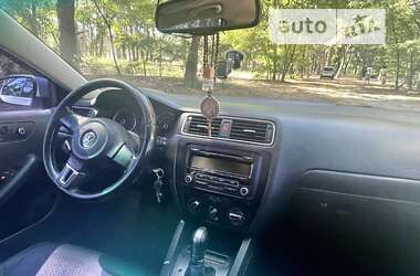 Седан Volkswagen Jetta 2013 в 