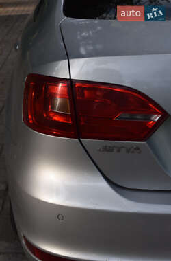 Седан Volkswagen Jetta 2011 в Глухові