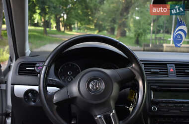 Седан Volkswagen Jetta 2011 в Глухові