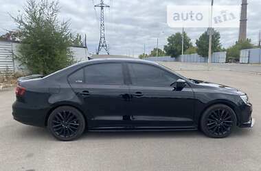 Седан Volkswagen Jetta 2015 в 