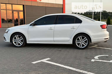 Седан Volkswagen Jetta 2014 в 