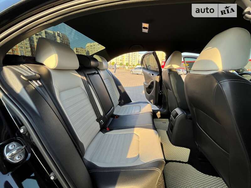 Седан Volkswagen Jetta 2015 в Вінниці