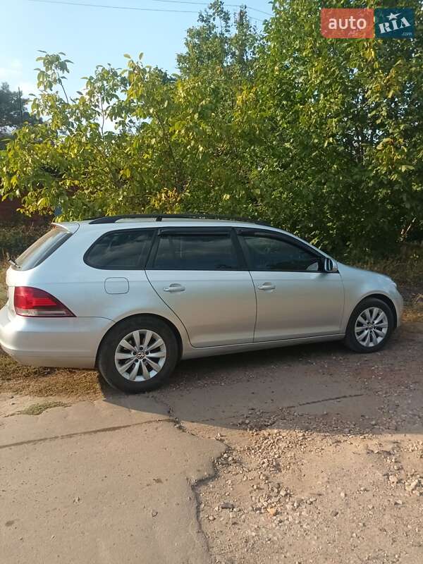 Універсал Volkswagen Jetta 2013 в Кривому Розі