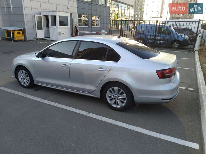 Седан Volkswagen Jetta 2016 в Киеве