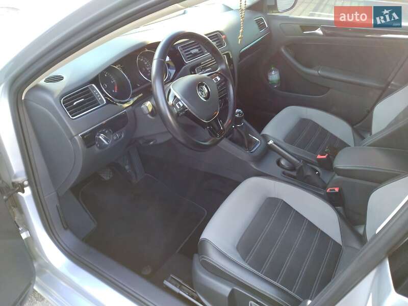Седан Volkswagen Jetta 2016 в Киеве