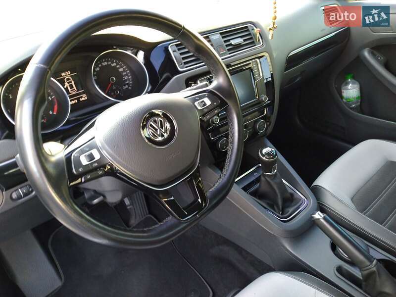 Седан Volkswagen Jetta 2016 в Киеве