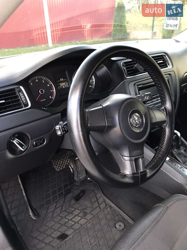 Седан Volkswagen Jetta 2012 в Ізмаїлі