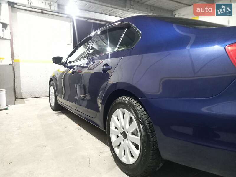 Седан Volkswagen Jetta 2013 в Запоріжжі