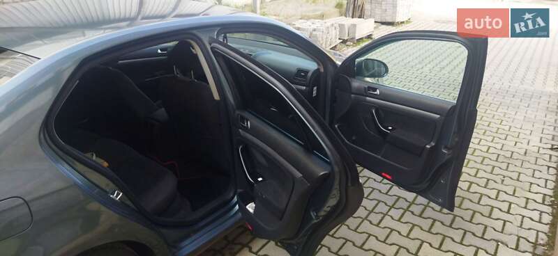 Седан Volkswagen Jetta 2005 в Ужгороді